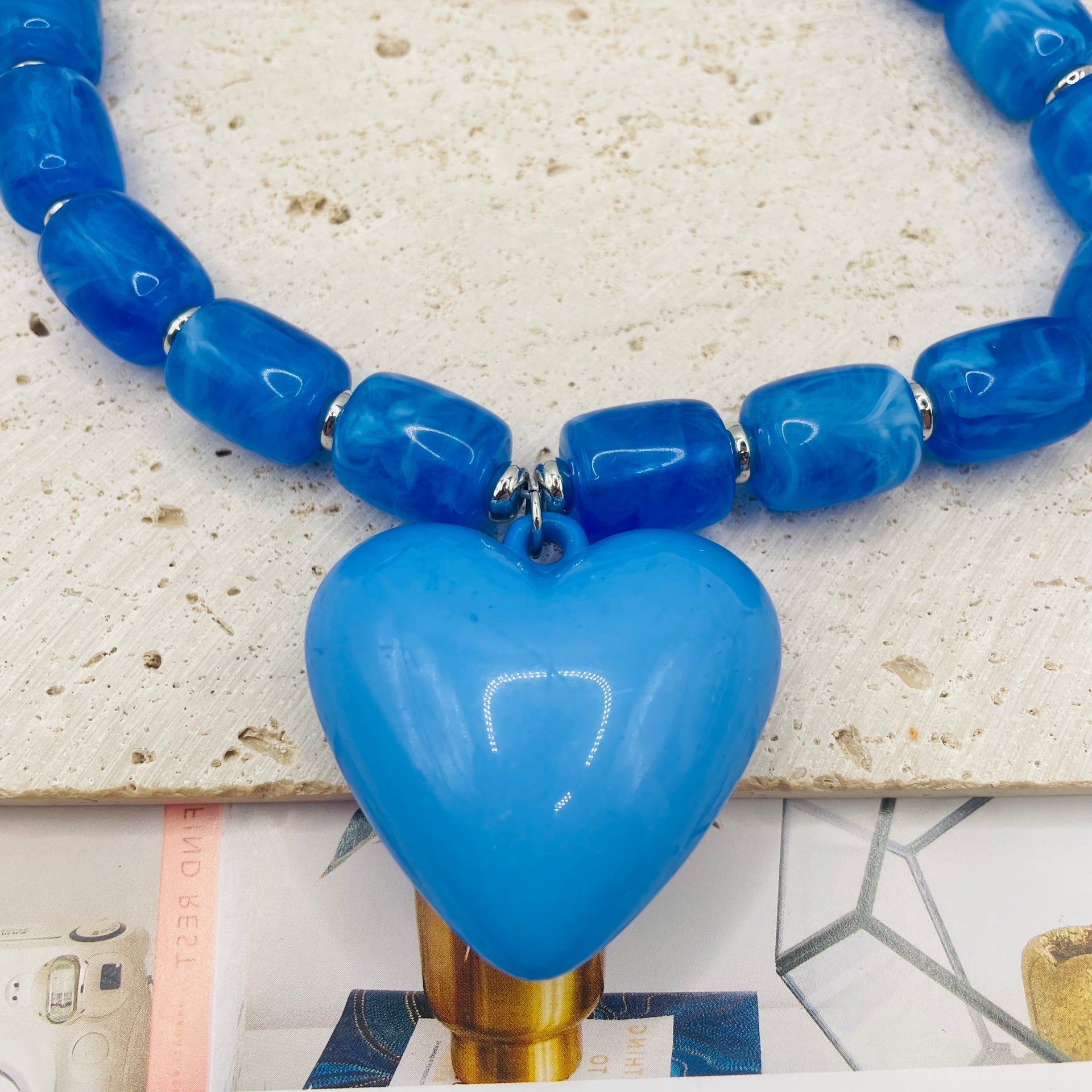 JI JOYA VENTA AL POR MAYOR,Collar con colgante de corazón de metal plateado y cuentas azules