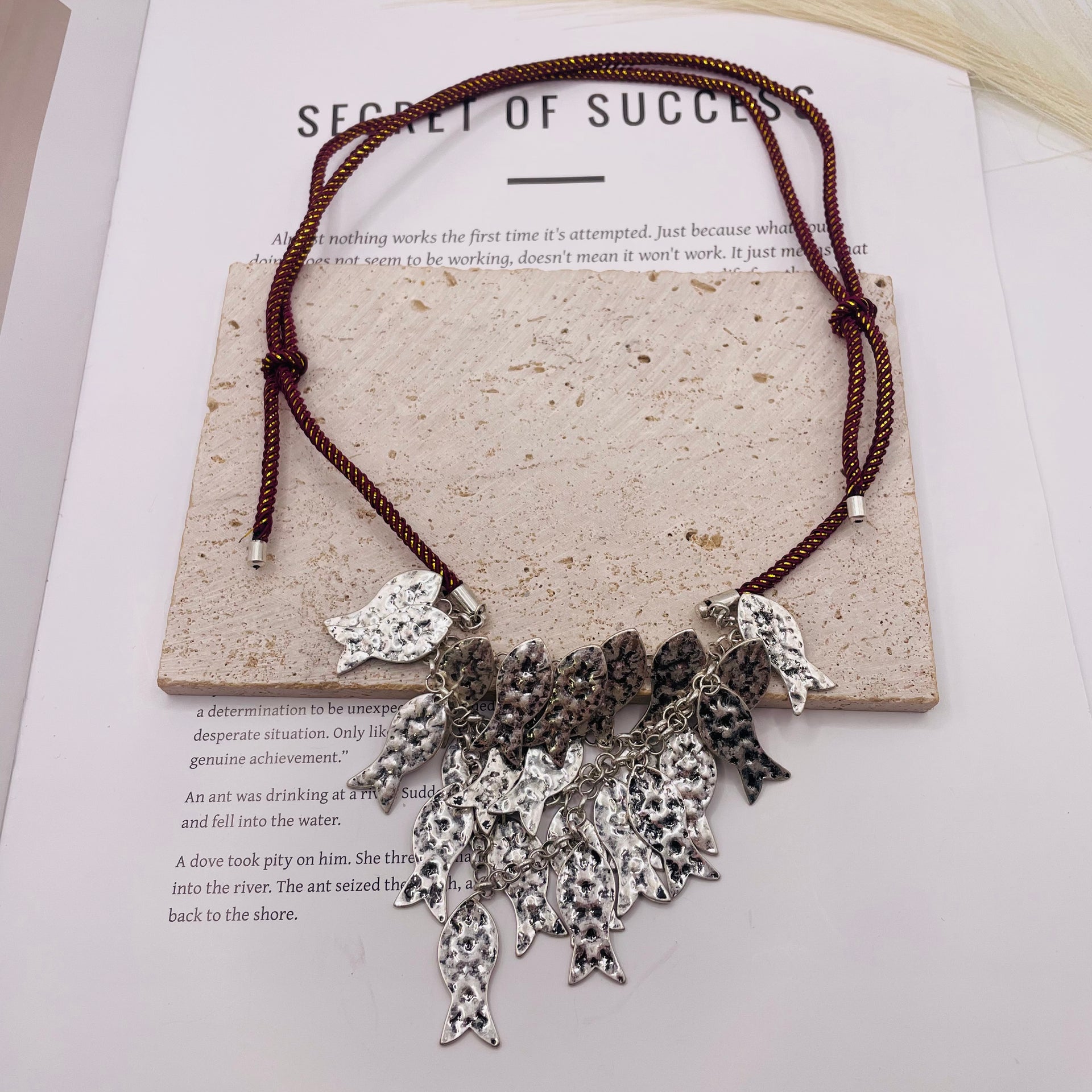 JI JOYA VENTA AL POR MAYOR,Collar de suéter de cuerda con forma de banco de peces, tamaño ajustable