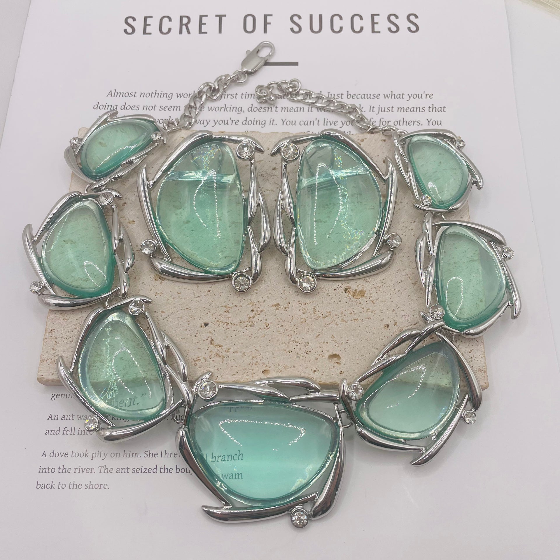 JI JOYA VENTA AL POR MAYOR,Un conjunto digno y elegante, adecuado para festivales y bodas.