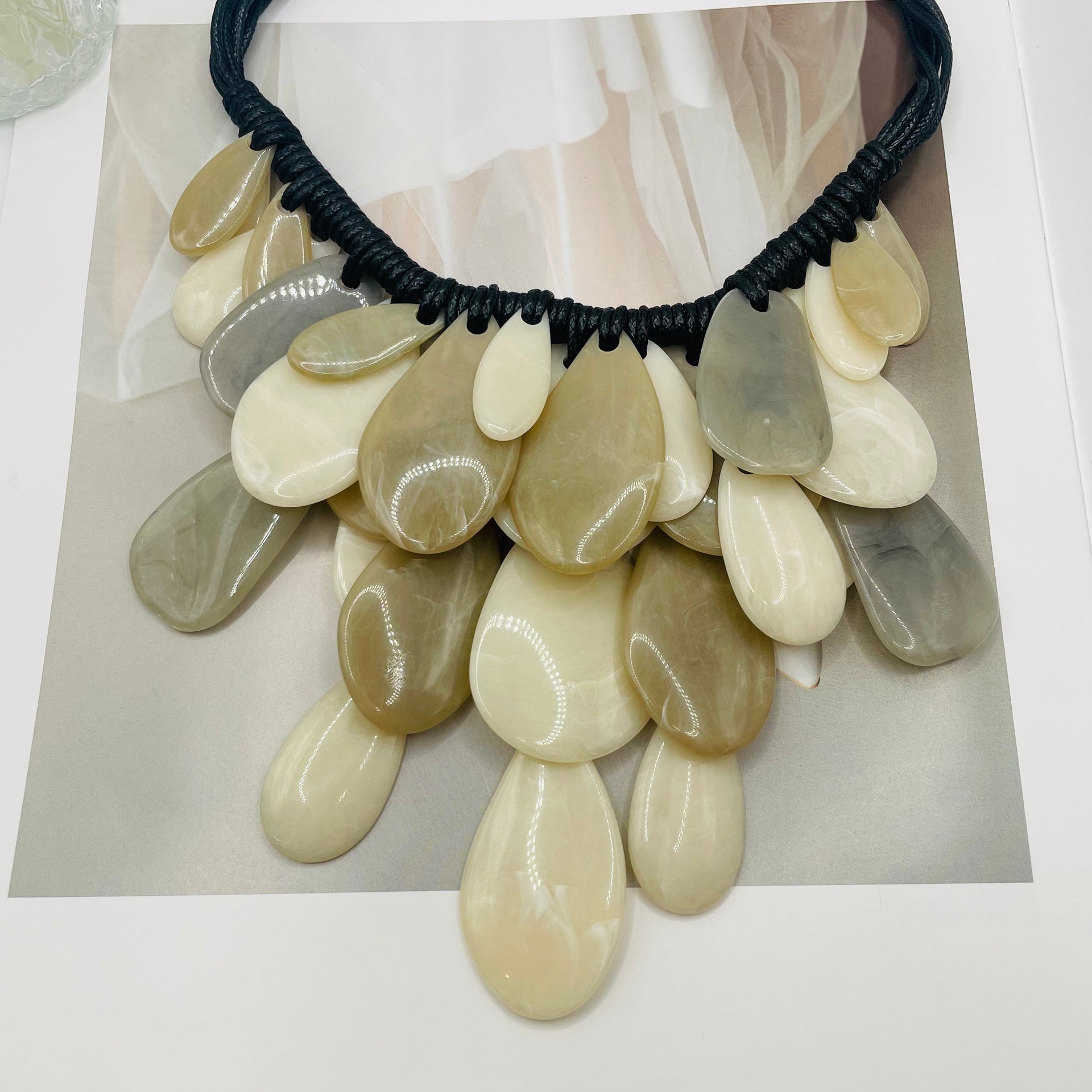 JI JOYA VENTA AL POR MAYOR,¡Collar de borlas irregulares moderno y sencillo!