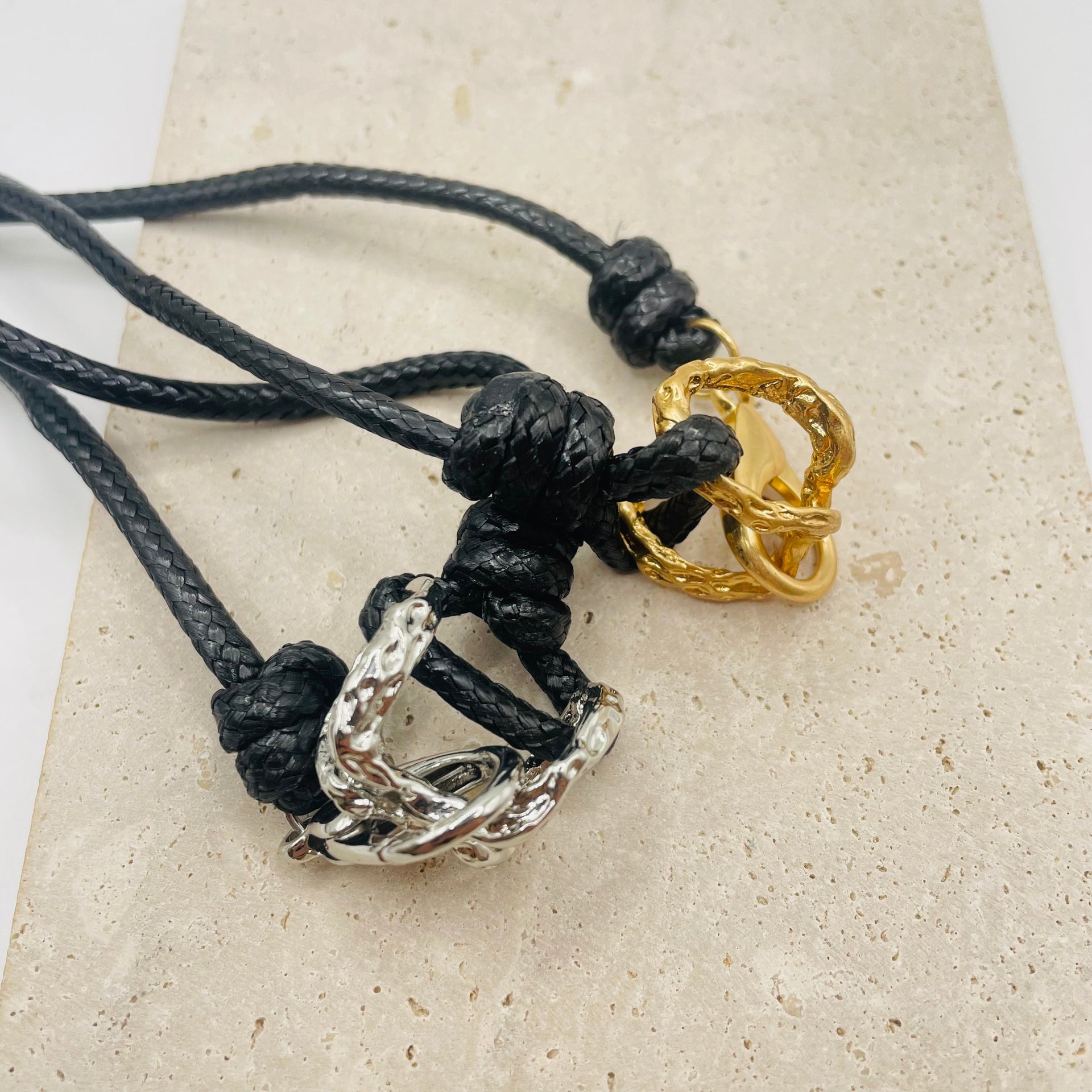 JI JOYA VENTA AL POR MAYOR,Curva irregular con collar de cuerda